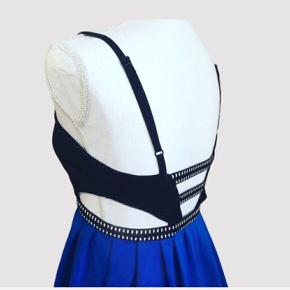 Urban Outfitters Silence + Noise Cut Out Dress - Picture 4 of 7